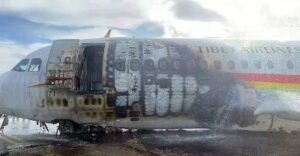A319 авиакомпании Tibet Airlines прервал взлет, а затем свернул со взлетно-посадочной полосы.  Все 113 пассажиров и 9 членов экипажа TV9833 были эвакуированы.